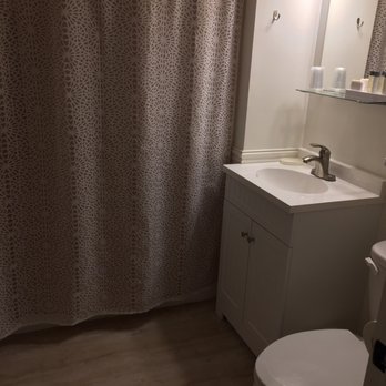 Sandwich Inn and Suites - Bathroom - Hotels Near Me - Sandwich, Massachusetts