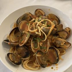 Trattoria Tiramisu - Linguine con le vongole.