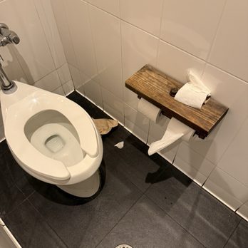 North Italia - Dirty restroom - Pizza Near Me - El Segundo, California North Italia - Dirty restroom - Pizza Near Me - El Segundo, California