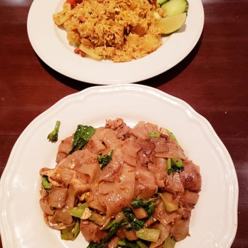 Turmeric Thai Kitchen - Pad see ew and pineapple fried rice - Thai Near Me - La Jolla, California Turmeric Thai Kitchen - Pad see ew and pineapple fried rice - Thai Near Me - La Jolla, California