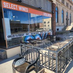 Ugly Graffiti Downtown - Outdoor seating