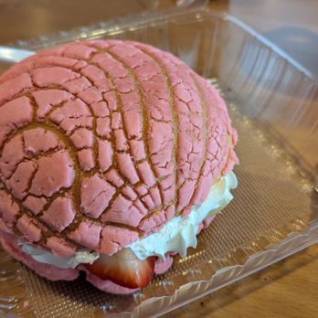 Dulce Café - Concha rellena (banana, strawberries, nutella, whipped cream in a concha) - Coffee & Tea Near Me - Puyallup, Washington