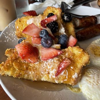 Cactus Jacks Moab - French Toast with berries - Breakfast & Brunch Near Me - Moab, Utah