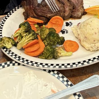 Black Bear Diner Palmdale - Santa Maria Tri-Tip - Diners Near Me - Palmdale, California