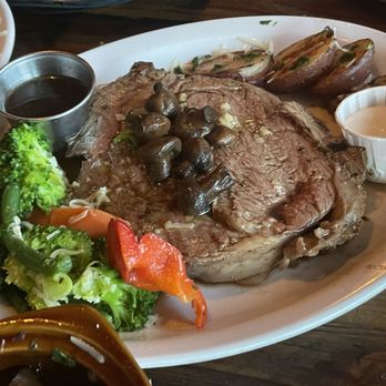 Charles Street Dinner House - New American Near Me - Mariposa, California