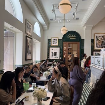 Ralph's Coffee - Crowded seating - Coffee & Tea Near Me - Newport Beach, California
