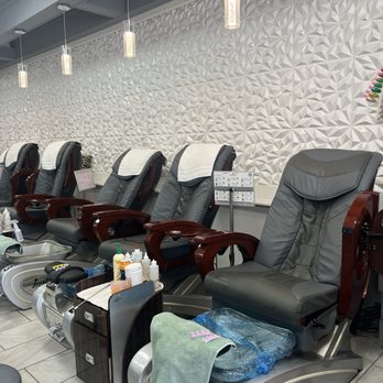 Elegant Nails - Comfy chairs with lots of massage options! - Nail Salons Near Me - Kent, Washington Elegant Nails - Comfy chairs with lots of massage options! - Nail Salons Near Me - Kent, Washington