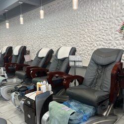 Elegant Nails - Comfy chairs with lots of massage options!