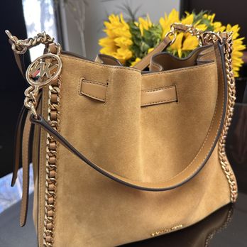 Michael Kors Outlet - Women's Clothing Near Me - Commerce, California