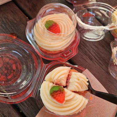 Suga's Cakery by null