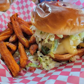 Oscar's Cafe - Spicy chicken sandwich - Mexican Near Me - Springdale, Utah