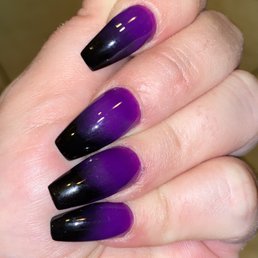 Black & Purple ombré nails.