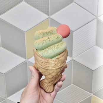 Somisomi - Matcha w/ graham cracker topping and taiyaki filled w/ custard - Desserts Near Me - Cupertino, California Somisomi - Matcha w/ graham cracker topping and taiyaki filled w/ custard - Desserts Near Me - Cupertino, California