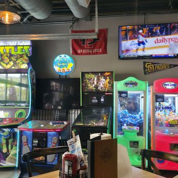 Del's Hideout - Interior - Barbeque Near Me - San Diego, California