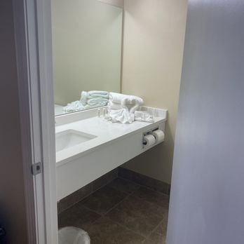 Hampton House Hotel - room 310 - Hotels Near Me - Hampton, New Hampshire
