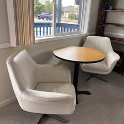 Mermaid Inn - Mentioned chairs in the review