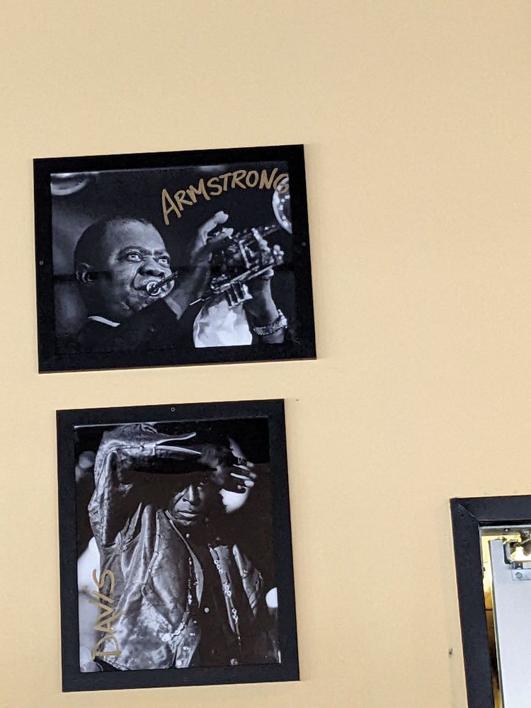 Dame's Chicken & Waffles