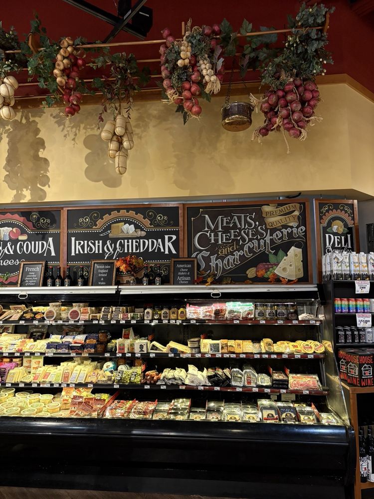 Roth's Fresh Markets - West Salem Logo