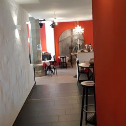 Le Sud - Flur zum Speisesaal und zum Innenhof