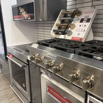 Canadian Appliance Source - Some of the stoves in the showroom. - Appliances Near Me - Vancouver, British Columbia Canadian Appliance Source - Some of the stoves in the showroom. - Appliances Near Me - Vancouver, British Columbia