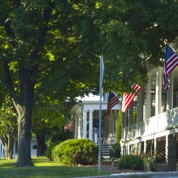 Morgan's Tavern - Veranda for Seasonal Dining - New American Near Me - Middlebury, Vermont Morgan's Tavern - Veranda for Seasonal Dining - New American Near Me - Middlebury, Vermont