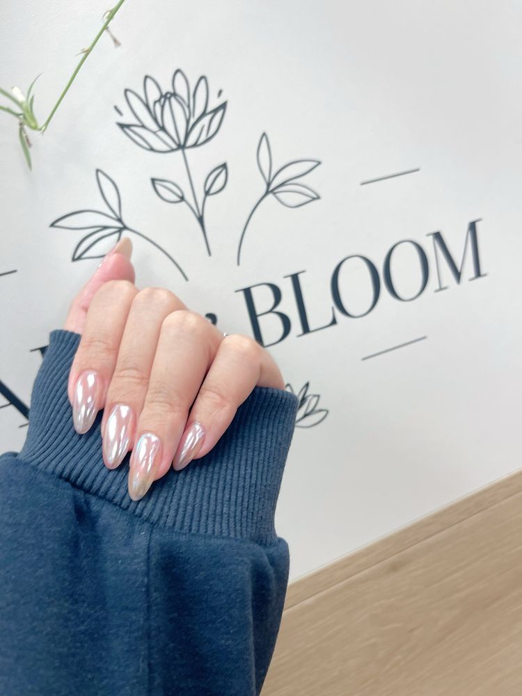Nail & Bloom Logo