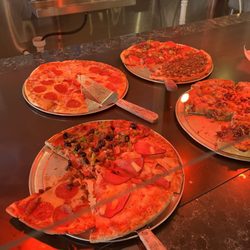 Silver Bow Pizza Parlor - Lunch pizza bar still good