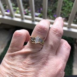 Na's Jewelers - Sizable gap in between the band and ring