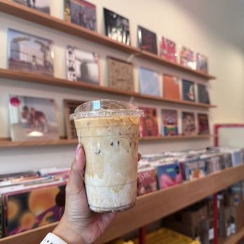 Fuzz Coffee - Vanilla oat latte - Coffee & Tea Near Me - San Diego, California Fuzz Coffee - Vanilla oat latte - Coffee & Tea Near Me - San Diego, California
