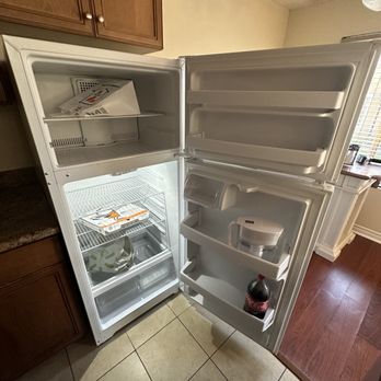 Mi Cleaning Service - AFTER: clean fridge - Home Cleaning Near Me Mi Cleaning Service - AFTER: clean fridge - Home Cleaning Near Me