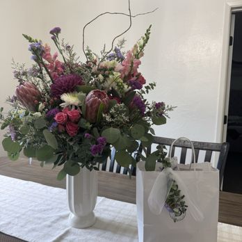 Daily Blooms - Beautiful flower arrangement and gift bag - Home Decor Near Me - Fallbrook, California