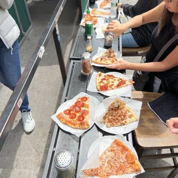 Highline Pizzeria - Pizza lineup - Pizza Near Me - New York, New York