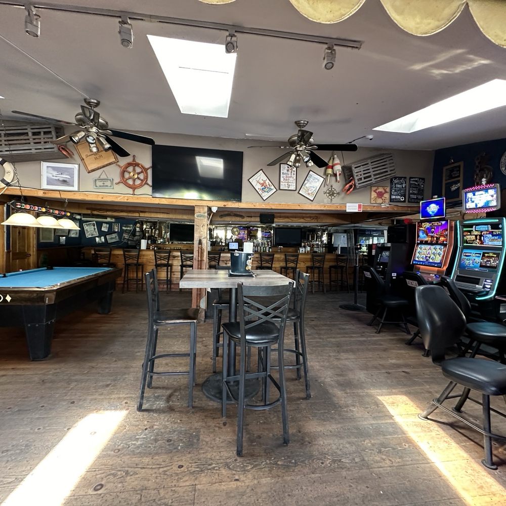 Captain's Quarters - New American Near Me - Antioch, Illinois