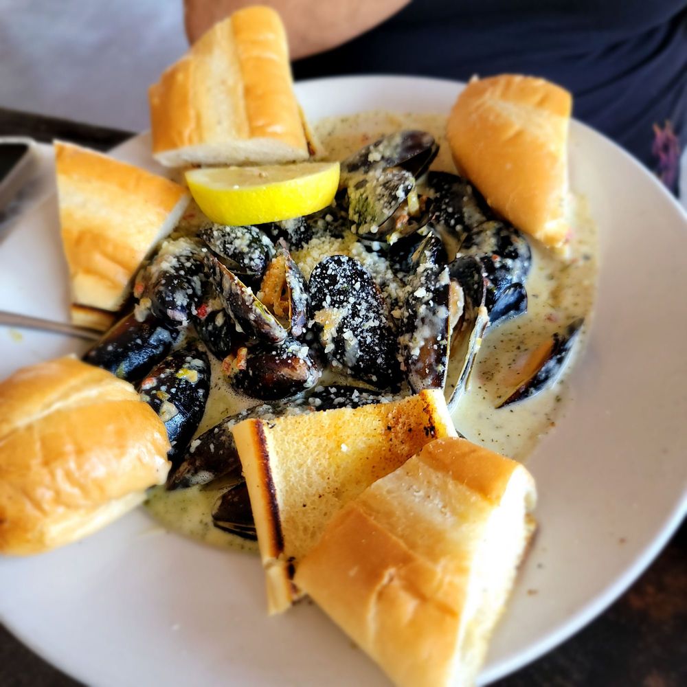 Drunken Mullet - Mussels - Sports Bars Near Me - Hernando Beach, Florida Drunken Mullet - Mussels - Sports Bars Near Me - Hernando Beach, Florida