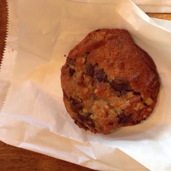 Le Gourmand - Walnut chocolate chip cookie - Coffee & Tea Near Me - Toronto, Ontario