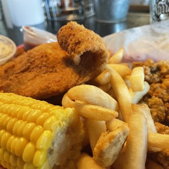 The Full Moon Oyster Bar - Mooner's Fry Basket - Seafood Near Me - Clemmons, North Carolina