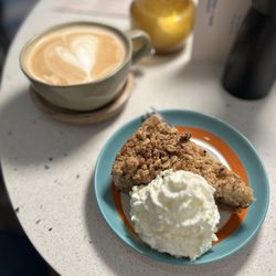 Bier En Melk Salon - "Appeltart" & Milchkaffee