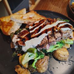 What I Crave Restaurant & Tavern