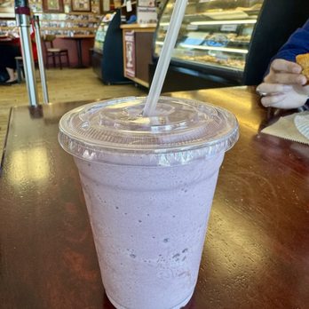 The Duffeyroll Cafe - Berry smoothie - Bakeries Near Me - Denver, Colorado