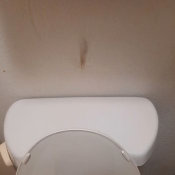 La Quinta Inn by Wyndham Phoenix Thomas Road - Questionable stain above toilet - Hotels Near Me - Phoenix, Arizona