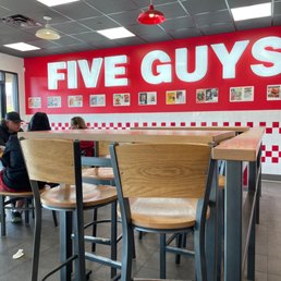 people sitting at a table in a fast food restaurant people sitting at a table in a fast food restaurant