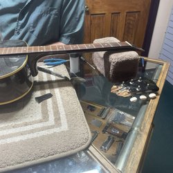 C.B. Perkins Co - Gibson ES-125 T with broken neck.