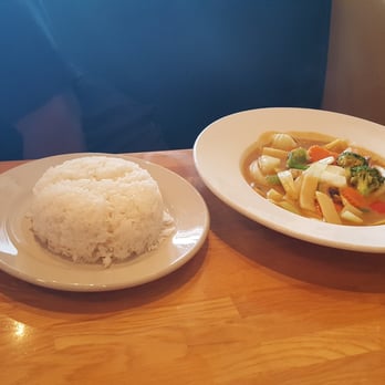 Curry Curry Thai - My wife and I enjoyed an early dinner.  She had the Yellow Curry. - Thai Near Me - Smyrna, Georgia