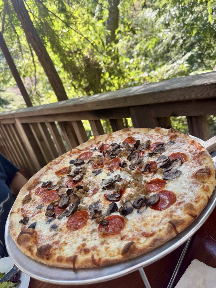 Fernwood Resort Bar & Grill