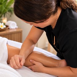 Hawaii Sanctuary by Saima - Traditional Hawaiian Lomi Lomi massage with flowing, rhythmic techniques for deep relaxation and a uniquely Hawaiʻi experience.