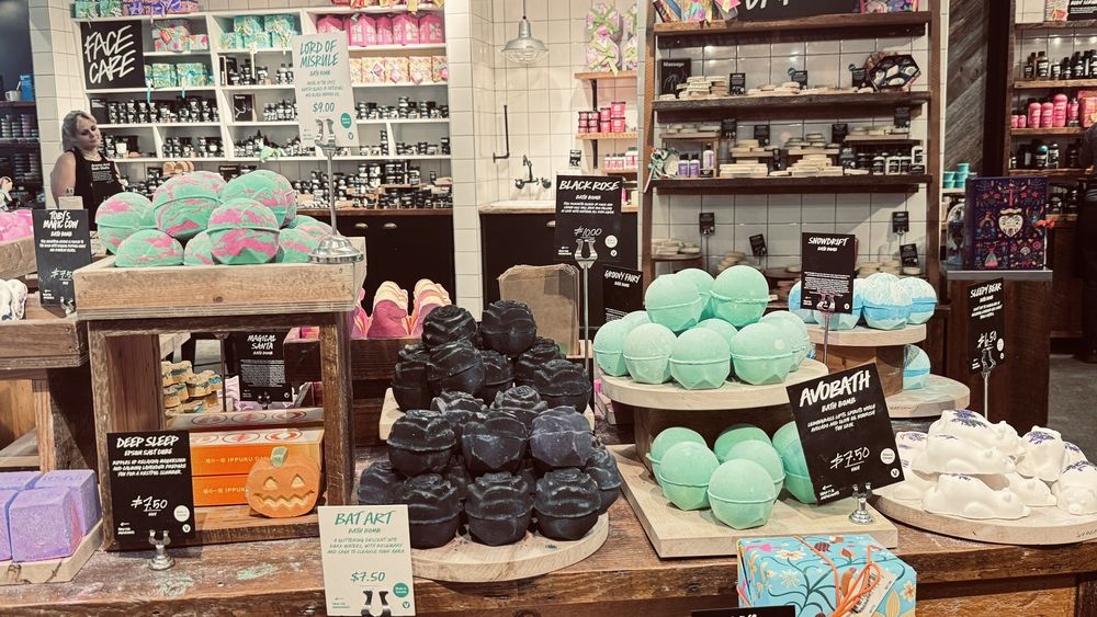 Lush Handmade Cosemetics Logo