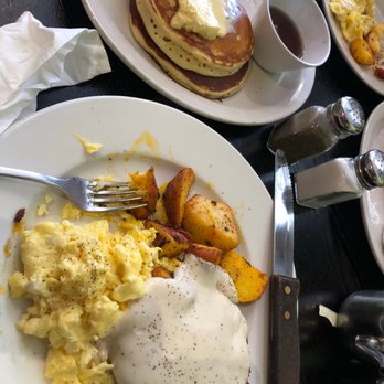 Momo's Cafe - Best chicken fried steak ever! - American Near Me - Vallejo, California