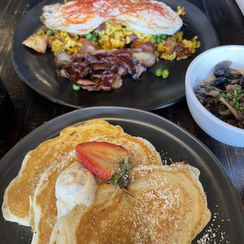 Blvd Bistro - Mini pancakes, paella with side of bacon and sautéed mushrooms - Breakfast & Brunch Near Me - North Vancouver, British Columbia Blvd Bistro - Mini pancakes, paella with side of bacon and sautéed mushrooms - Breakfast & Brunch Near Me - North Vancouver, British Columbia
