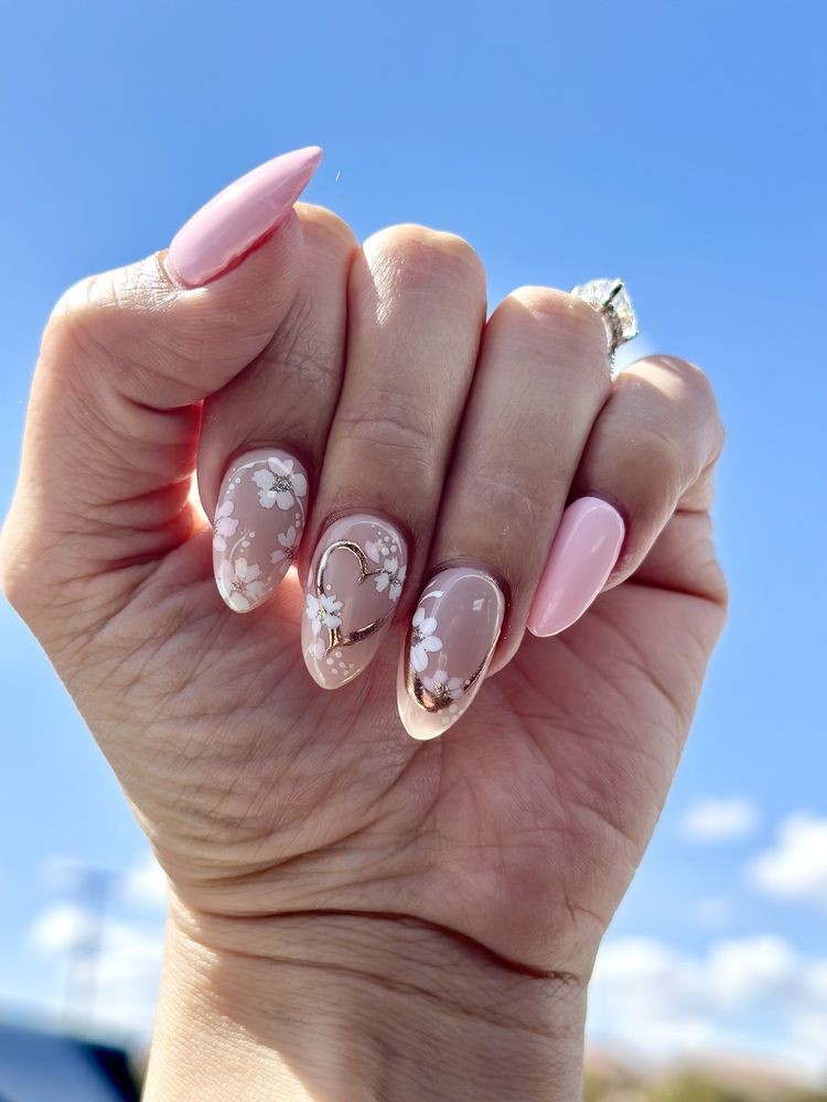 Crystal Nail Lounge Logo