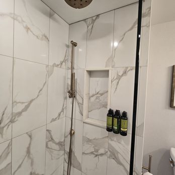 The Sutton Place Hotel - Glass Enclosed Walk-In Shower - Hotels Near Me - Vancouver, British Columbia The Sutton Place Hotel - Glass Enclosed Walk-In Shower - Hotels Near Me - Vancouver, British Columbia